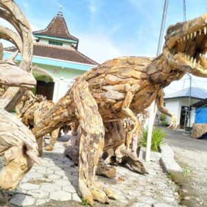 teak root dinosaurus